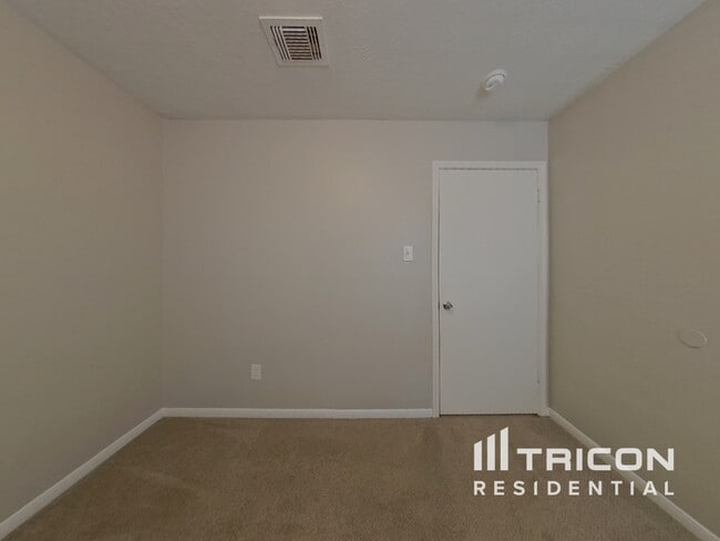 Building Photo - 5511 Fairview Forest Dr