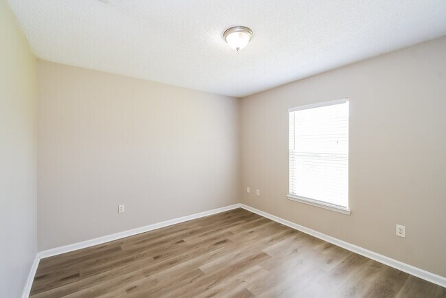 Building Photo - 10332 Marsh Hawk Dr