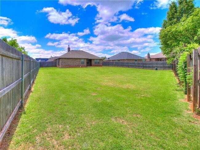 Building Photo - Welcome to this amazing home situated on a...