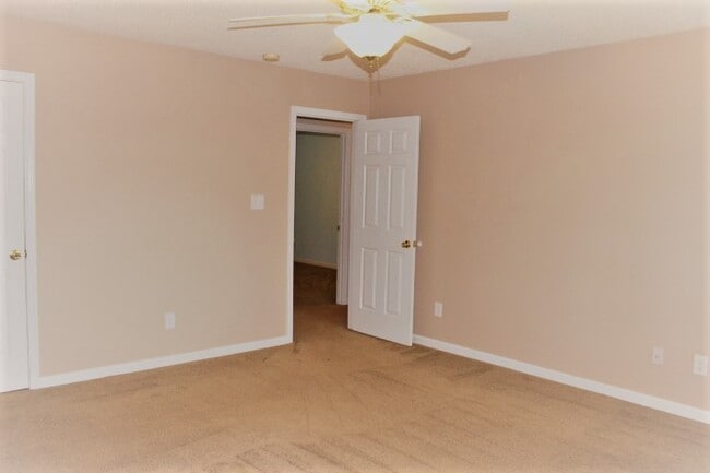 Building Photo - Staff Favorite.