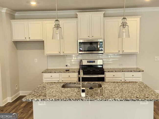 Building Photo - 3370 Westgate Park Dr