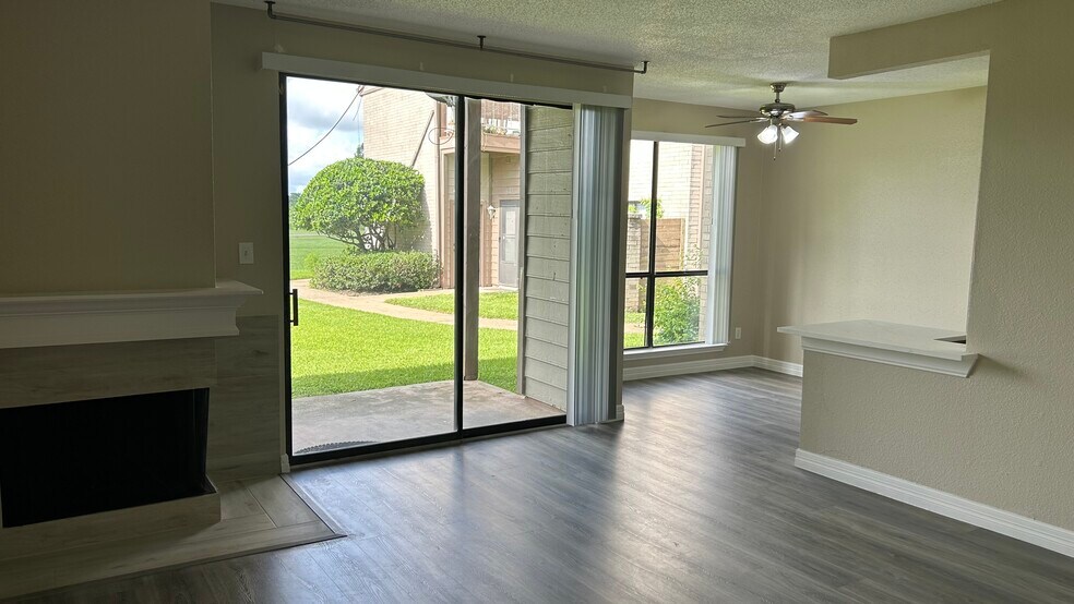 Building Photo - 8333 Sands Point Dr