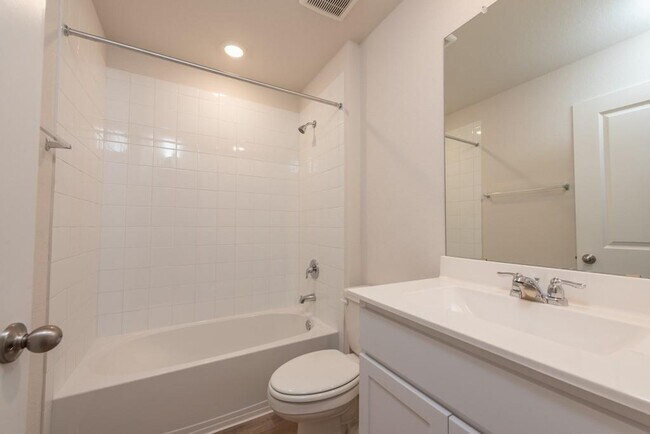 Building Photo - 2115 Windflower Ln