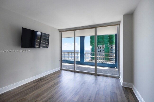Building Photo - 1627 Brickell Ave