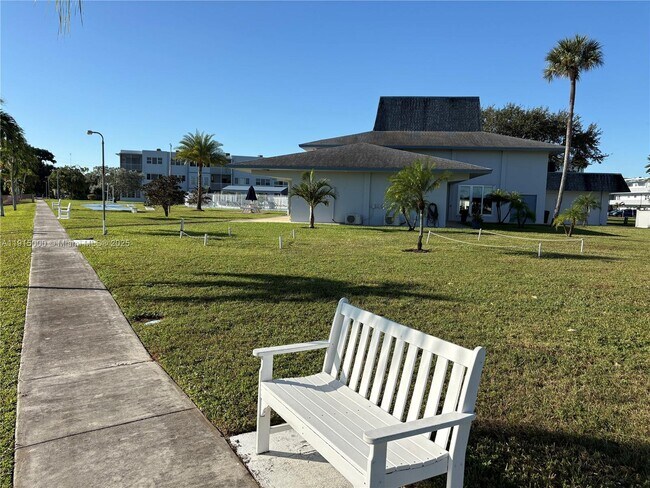 Building Photo - 2223 Park Ln