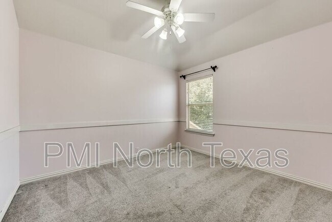 Building Photo - 1325 Mockingbird Dr