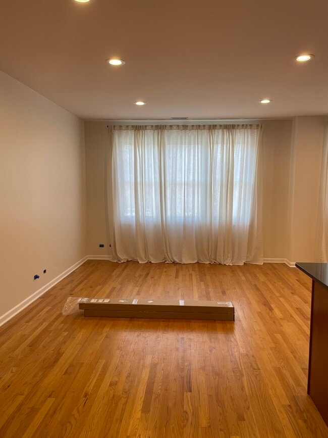 Building Photo - 4165 S Ellis Ave