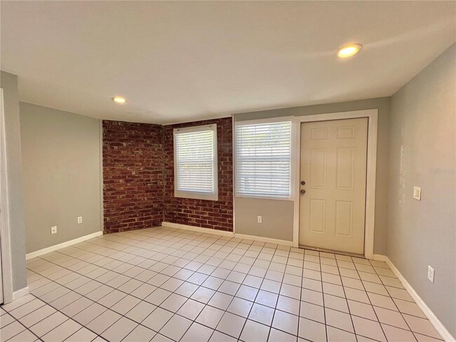 Building Photo - 2802 W Lake Eloise Dr