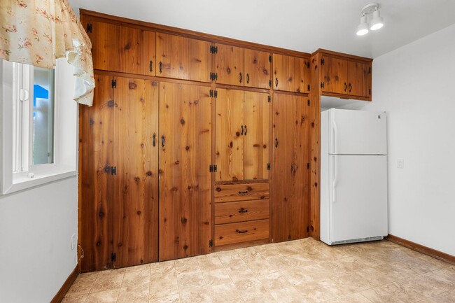 Building Photo - Charming 3 Bedroom 2 Bathroom Home in La M...