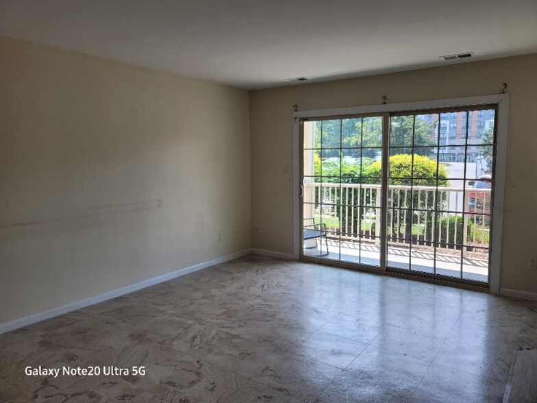 Building Photo - 32 Lear Ct