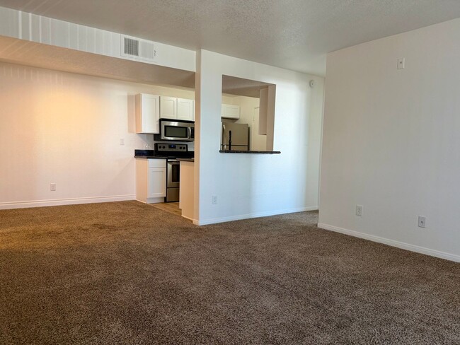 Building Photo - 230 Mission Catalina Ln