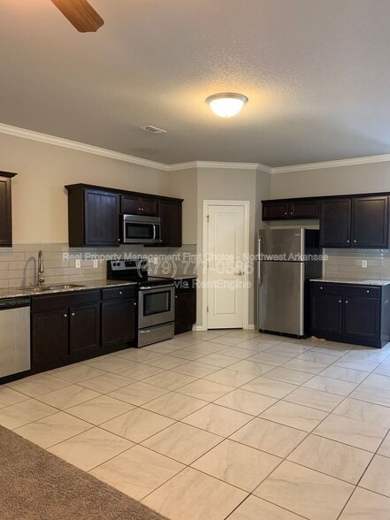 Building Photo - 2757 W Kilimanjaro Way