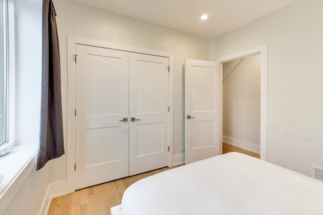 Building Photo - 3320 N Narragansett Ave