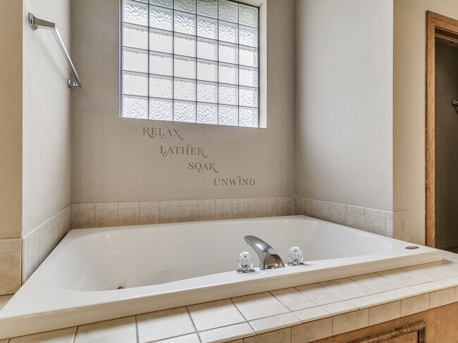 Building Photo - Fenwick Garden Village + Gated Community i...