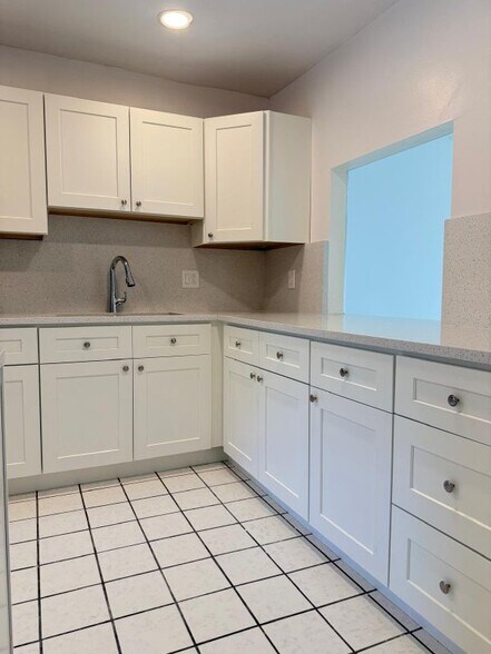 Building Photo - 5987 Forest Hill Blvd