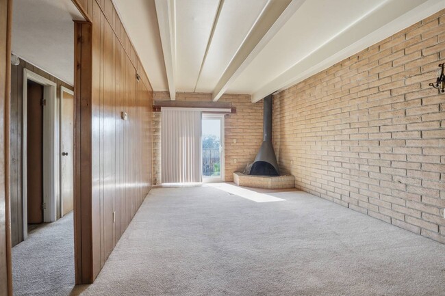 Building Photo - 500 NE 15th St