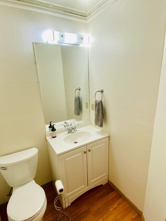 Building Photo - Fun and Funky Tri-Level Townhouse in Northeast Boulder, CO