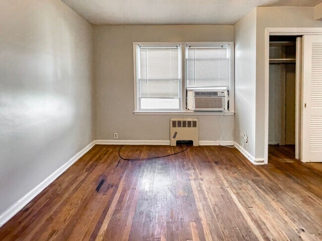 Building Photo - Cozy 1 bedroom, Close to Campus