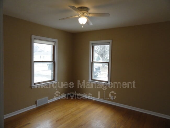 Building Photo - 546 Kelly St