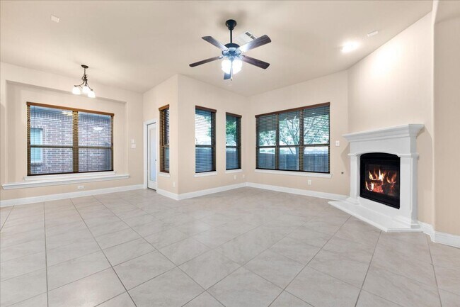 Building Photo - Ready for Immediate Move-In!  4 Bed 3 Bath Renovated 2605 SQFT House in Reserves at Westridge