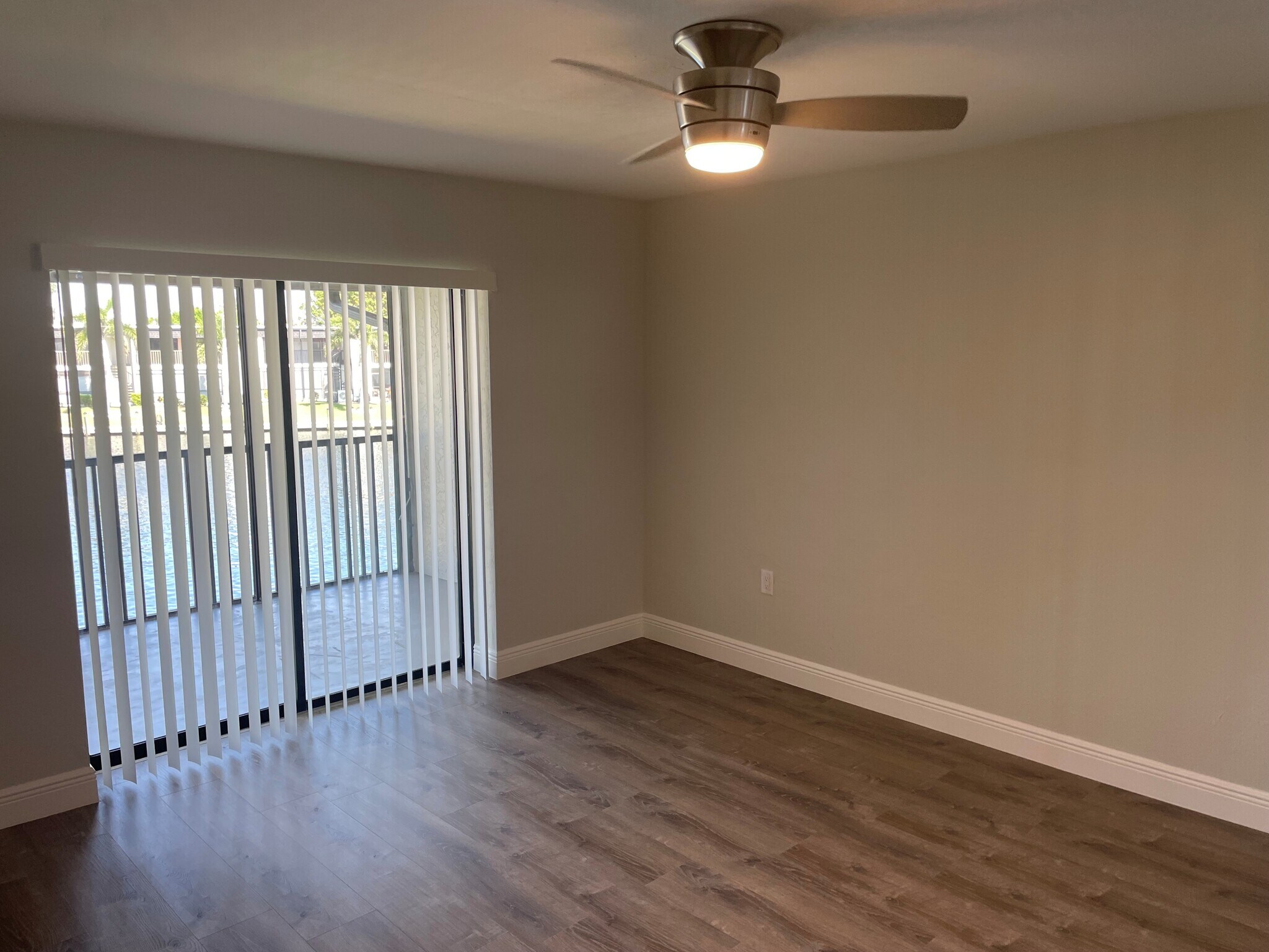 Building Photo - 4707 Santa Barbara Blvd