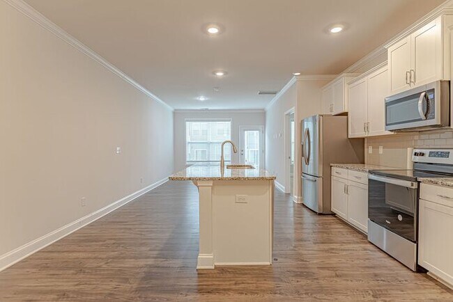 Building Photo - Townhome in Popular Sudduth Farms in Greer...
