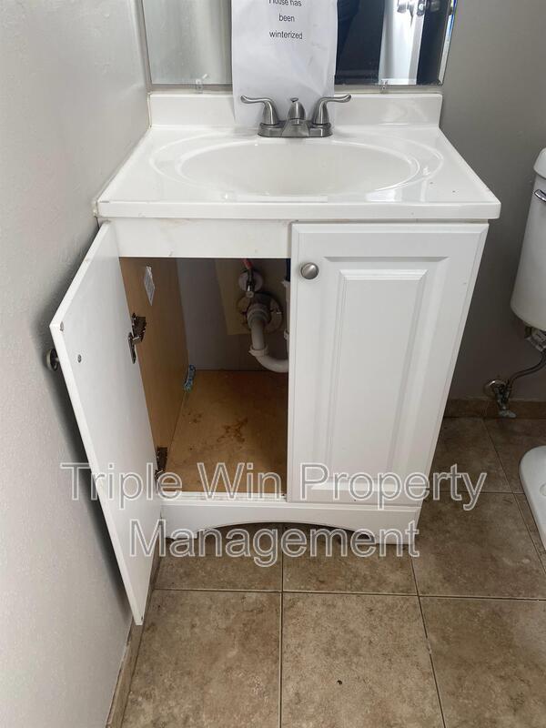 Building Photo - 14655 Fox Manor Dr