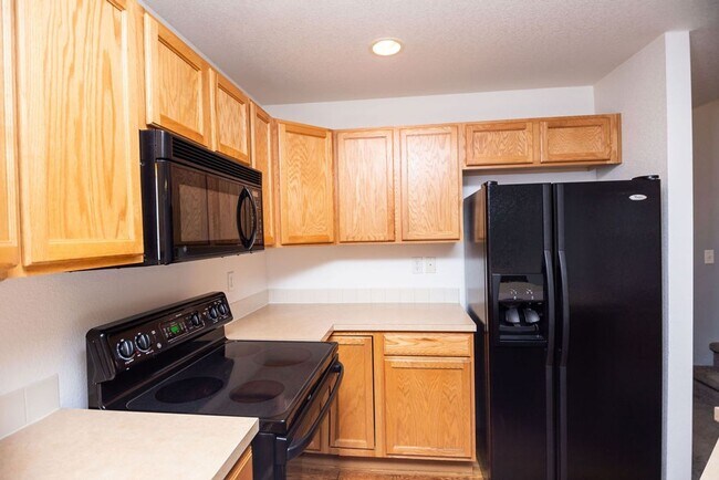 Building Photo - 4040 Plum Creek Dr