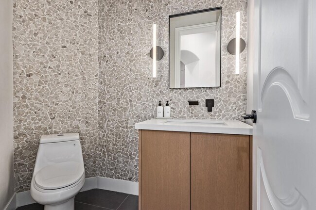 Building Photo - 5316 E Royal View Dr S