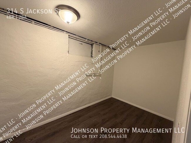 Building Photo - 314 S Jackson St