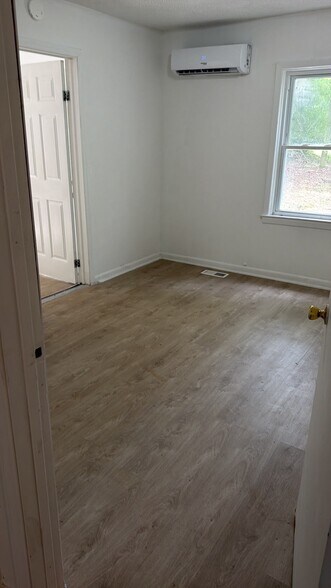 Building Photo - 302 Lakeview Heights