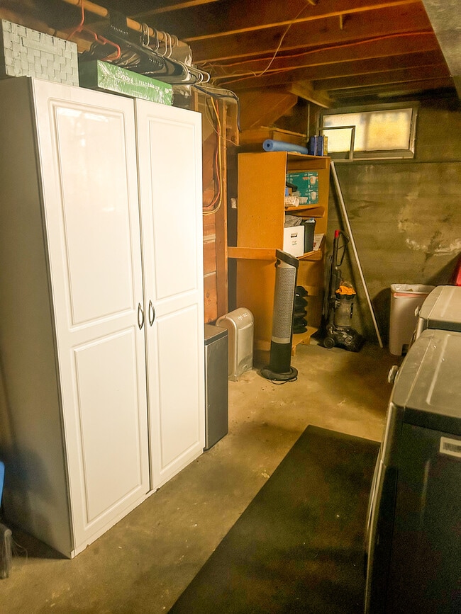 Building Photo - 1721 S Shoshone St