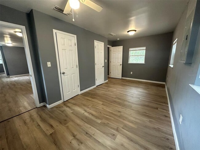 Building Photo - 655 NE Waldo Rd