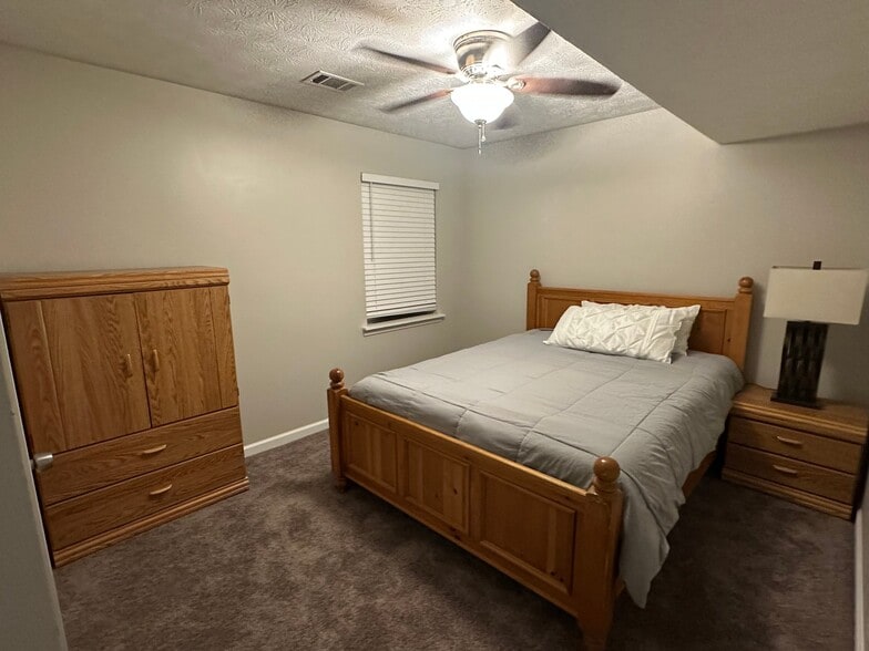 Building Photo - 1 Rainbow Dr