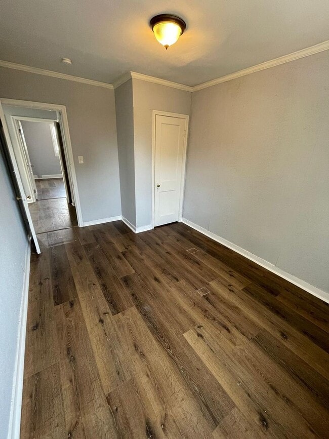 Building Photo - 3840 Dolfield Ave