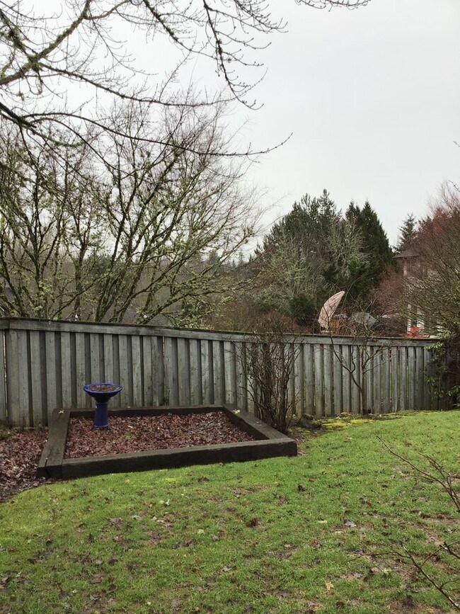 Building Photo - For Rent - Exceptional Murrayhill Location...