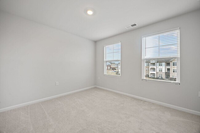 Building Photo - Raleigh Living Made Easy – 3BR Townhome w/ Amenities & Prime Location