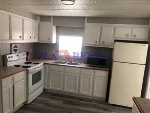 Building Photo - * APPLICATION PENDING.  DO NOT APPLY! *  Large 3/2 Manufactured home in Orlando**