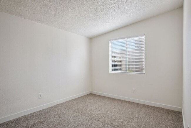 Building Photo - 1480 E 29th Ave