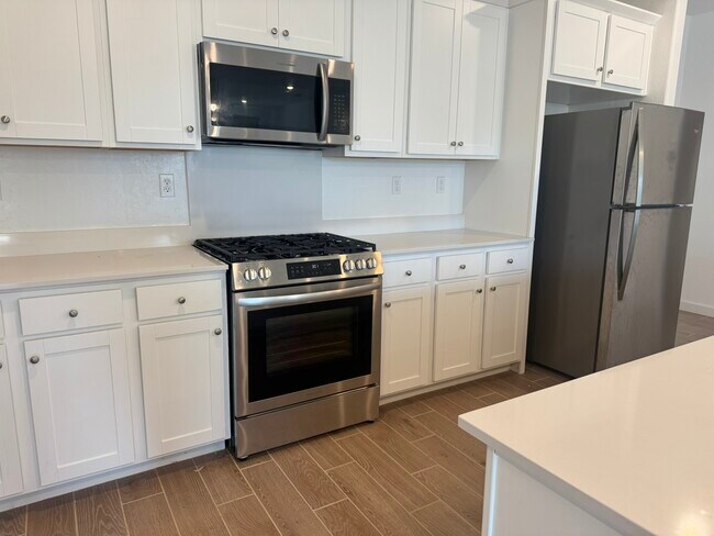 Building Photo - 1083 Traverse Dr S