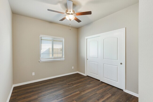 Building Photo - 623 Parkfield Ln