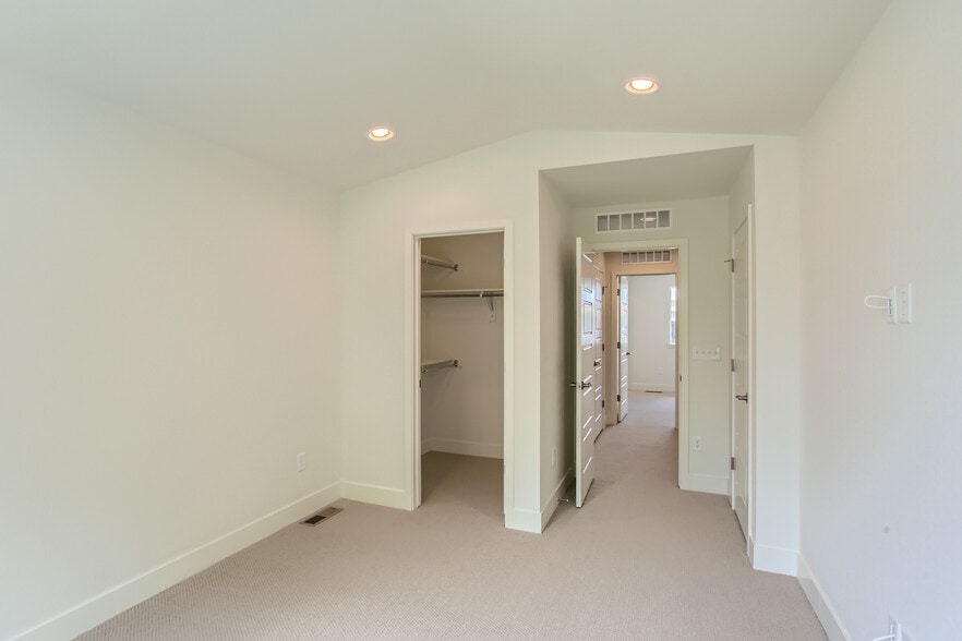 Building Photo - 7853 W 42nd Ave