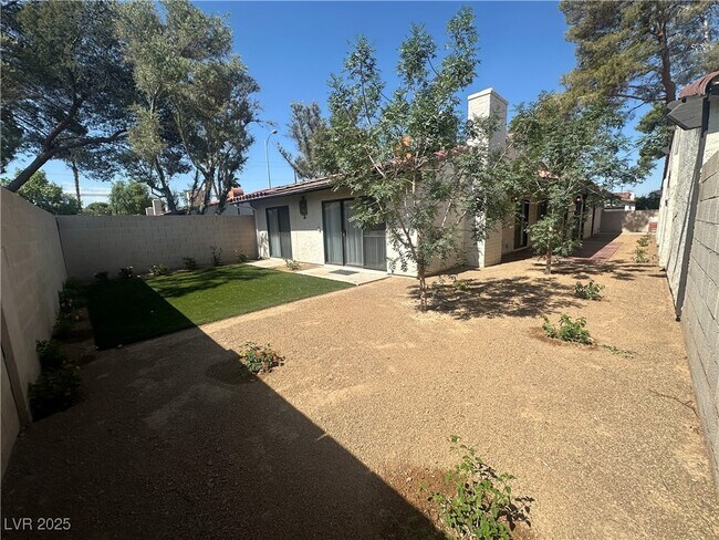 Building Photo - 4180 Blue Heron Ct