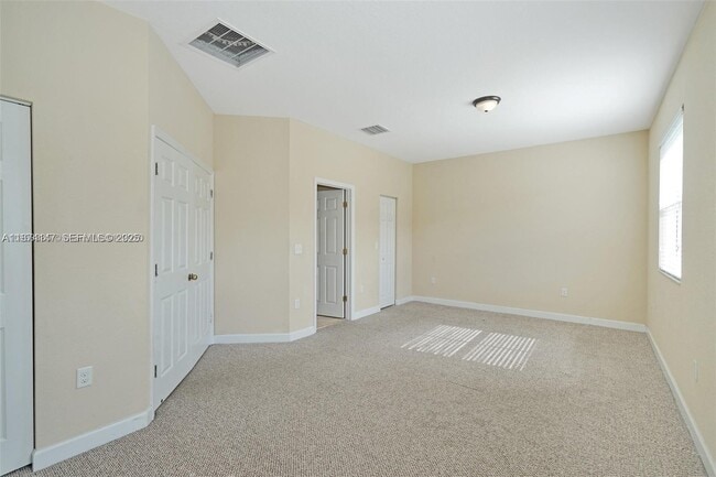 Building Photo - 1048 NE 208th St