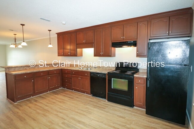 Building Photo - Newly Renovated Triplex