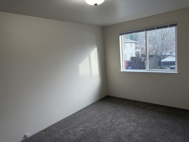 Building Photo - 1866 NE Fairview Ave