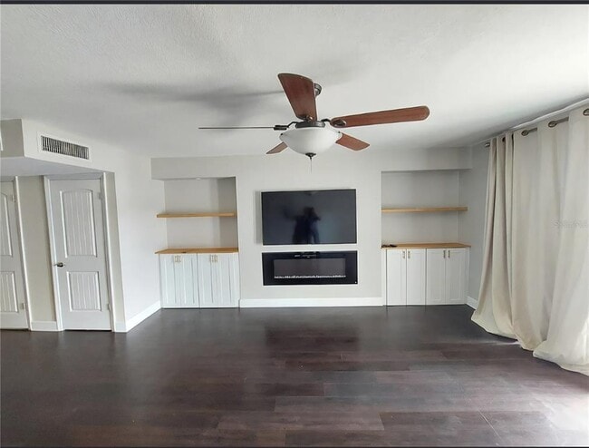 Building Photo - 3739 Pompano Dr SE