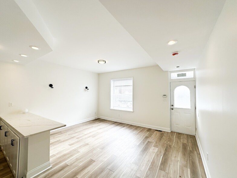 Building Photo - 2747 Armand Pl