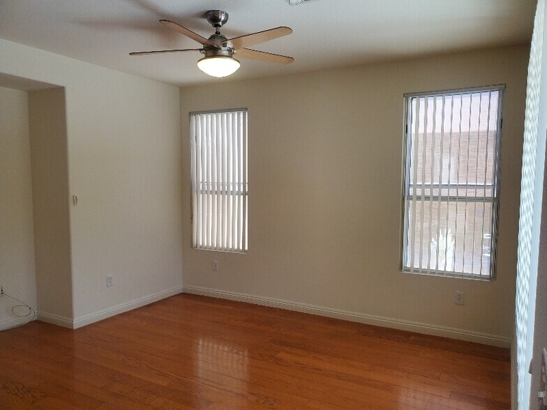 Building Photo - 5049 Alfingo St