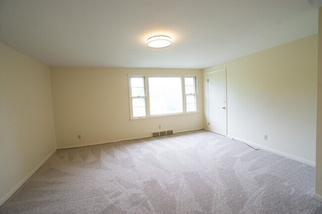 Building Photo - Houston 123-125